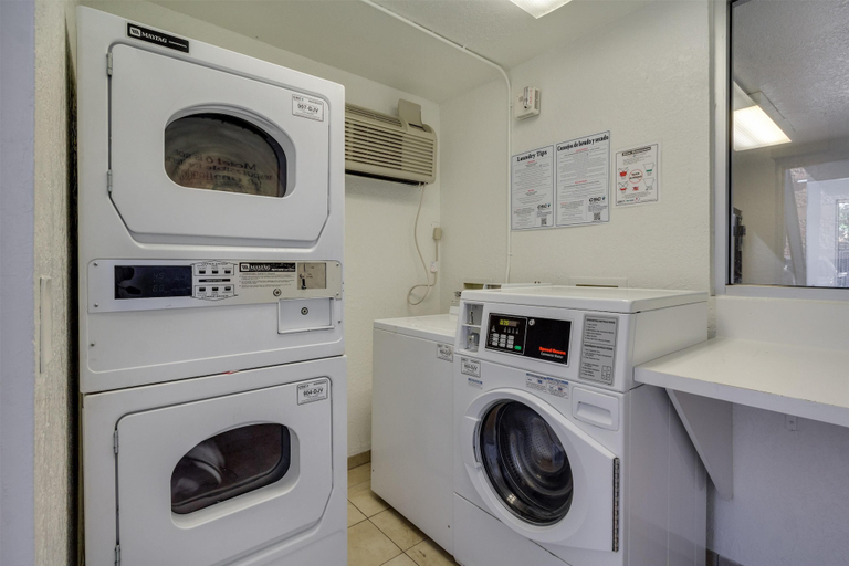 Bathroom 3, Motel 6 – Lakewood, CO, Jefferson
