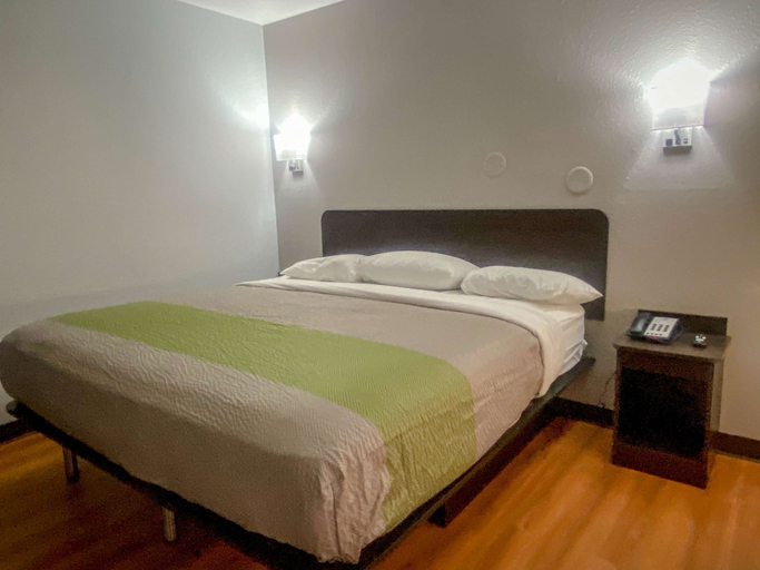 Bedroom 2, Studio 6 Wichita, KS - Airport, Sedgwick