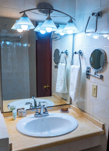 Bathroom 5, Toscana Inn, Panamá