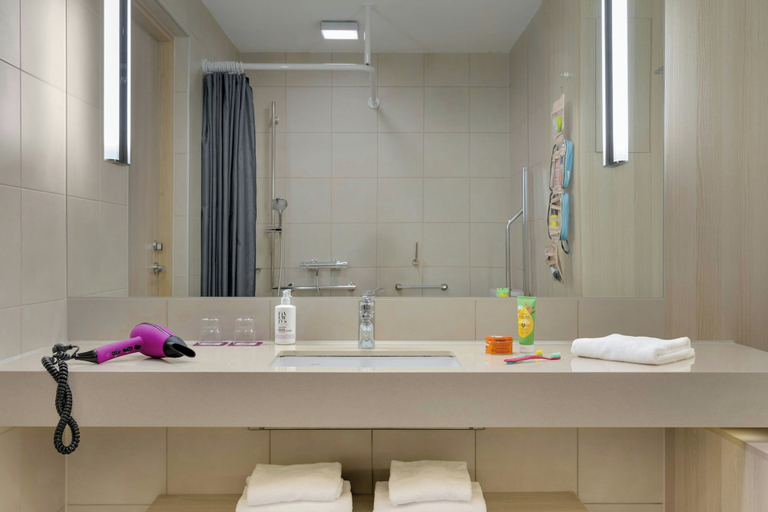 Bathroom 5, MOXY Milan Malpensa Airport, Varese