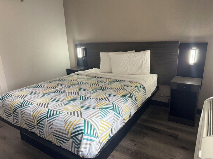 Bedroom 3, Motel 6 Enfield, CT - Hartford, Hartford