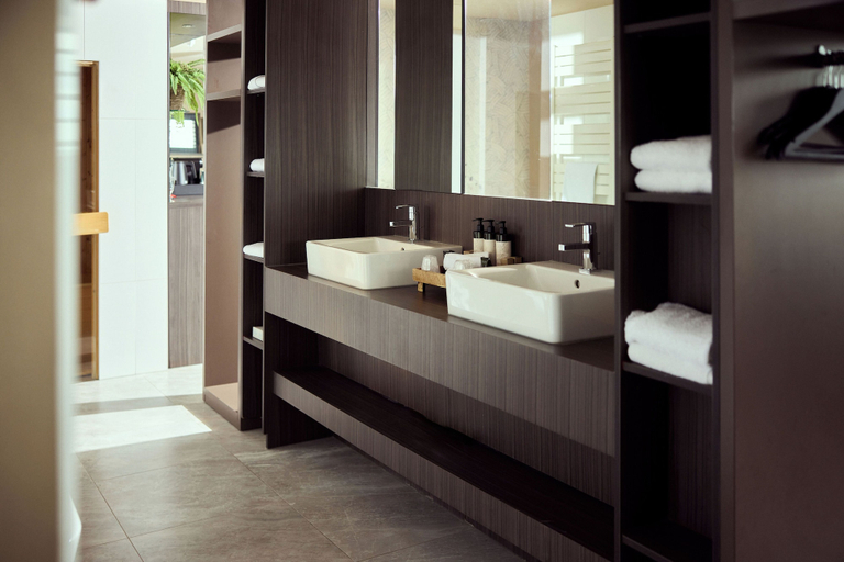 Bathroom 5, Van Der Valk Hotel Amersfoort A1, Amersfoort