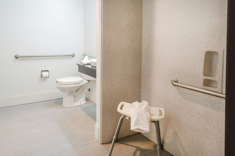 Bathroom 4, Motel 6 Mobile, AL, Mobile