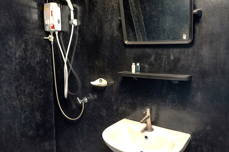 Bathroom 5, B&T Hostel, Muang Chiang Rai