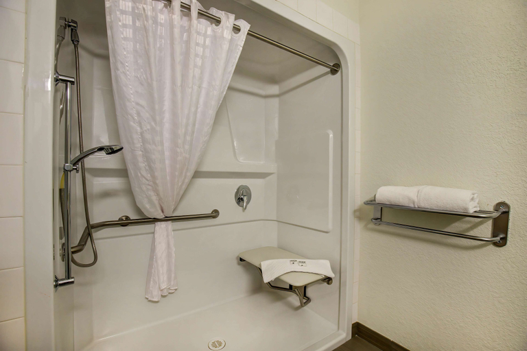 Bathroom 4, Motel 6 Grande Prairie, AB, Division No. 19