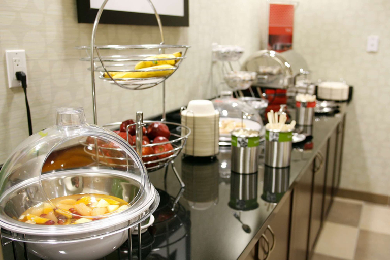 Food & Drinks 5, Hampton Inn & Suites by Hilton Red Deer, Division No. 8