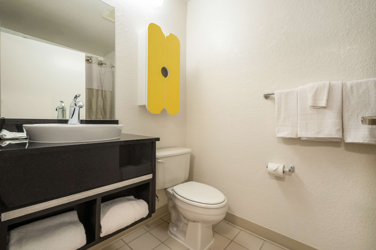 Bathroom 4, Studio 6 Extended Stay - Duluth, GA - Atlanta - Gwinnett Place, Gwinnett