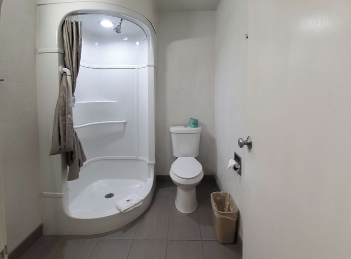 Bathroom 5, Motel 6 Bellmead, TX - Waco, McLennan