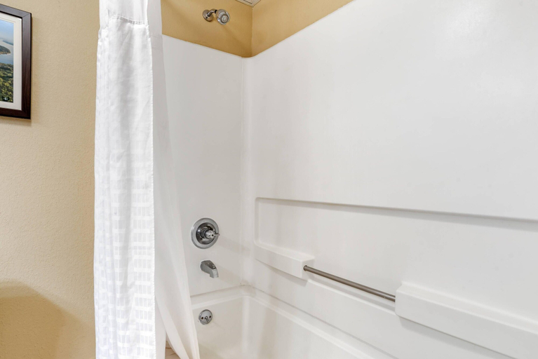Bathroom 4, Comfort Inn Pearl-Jackson, Rankin