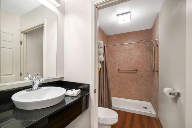 Bathroom 4, Motel 6 Ilion, NY, Herkimer