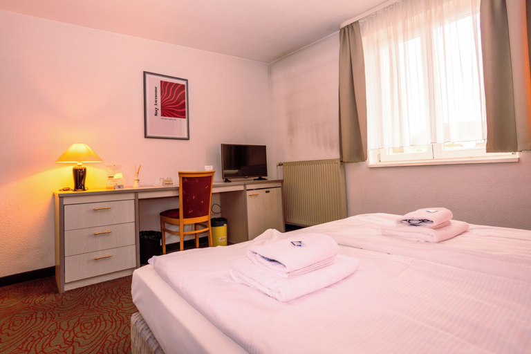 Bedroom 4, Hessenland Hotel by Stay Awesome, Kassel