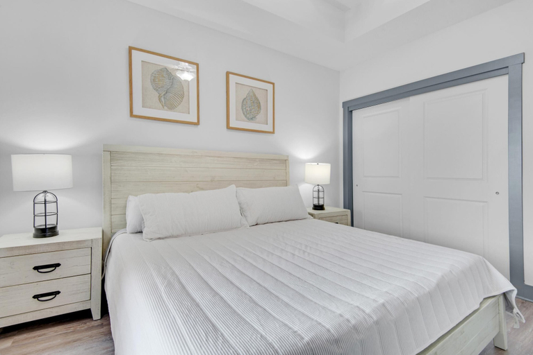 Bedroom 2, Calypso 3-2307, Bay