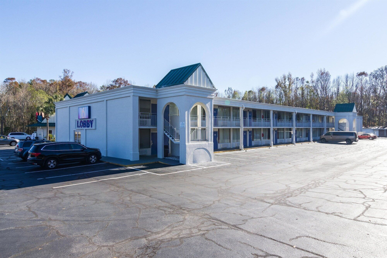 Exterior & Views 2, Motel 6 Townsend, GA, McIntosh