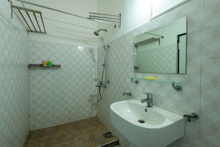 Bathroom 3, The Empyrean Airport Transit Hotel, Katana