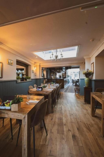 Food & Drinks 4, The Stag Hotel, Hampshire