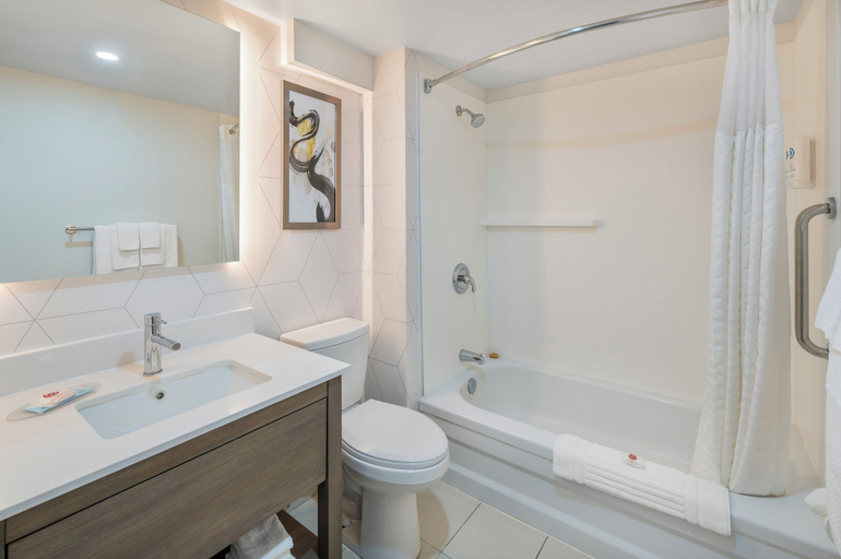 Bathroom 4, Comfort Inn Belleville, Hastings