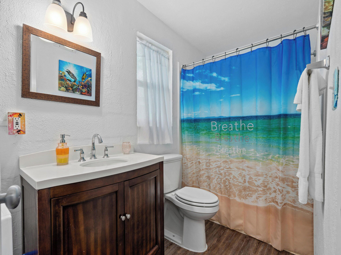 Bathroom 4, Little Cove Resort by Miss Kitty’s, Aransas