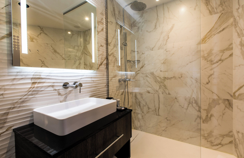 Bathroom 5, NYX Hotel Bilbao by Leonardo Hotels, Vizcaya