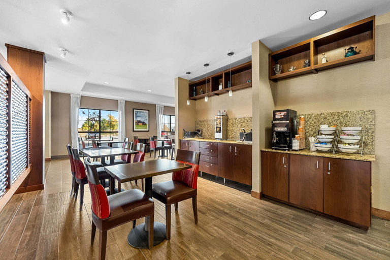 Food & Drinks 5, Comfort Inn & Suites West - Medical Center, Olmsted