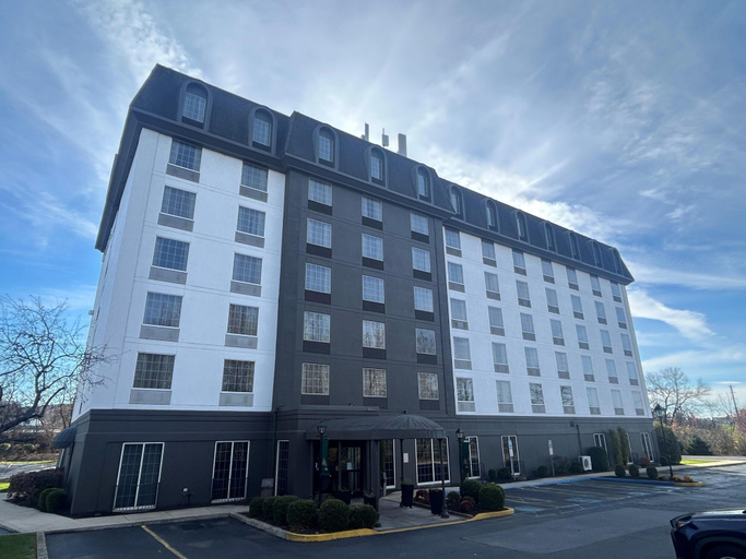 Exterior & Views 2, Best Western Chocolate Inn at the Park, Dauphin