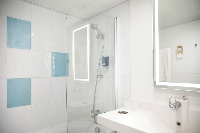 Bathroom 5, Novotel Lille Centre Grand-Place, Nord
