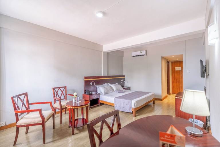Bedroom 4, Gold Crest Hotel