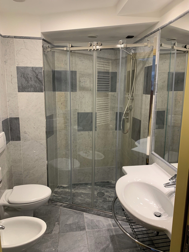 Bathroom 4, Hotel Paradiso, La Spezia
