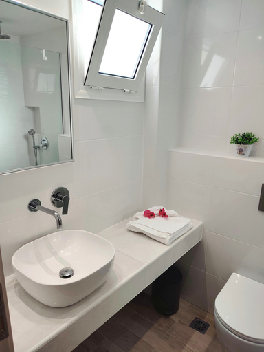Bathroom 3, Kostas Apartments, Crete