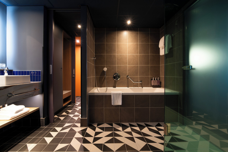 Bathroom 5, TRIBE Hotel Den Haag Centraal, Den Haag