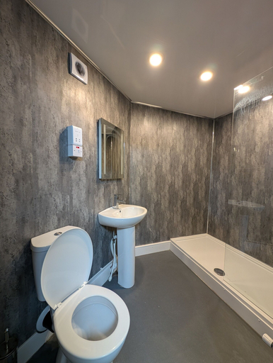 Bathroom 4, Hotel Express Newcastle Gateshead, Gateshead