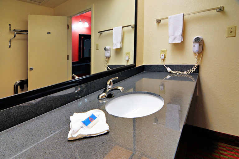 Bathroom 4, Motel 6 Lordsburg, NM, Hidalgo