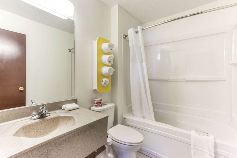 Bathroom 4, Motel 6 Lethbridge, AB, Division No. 2