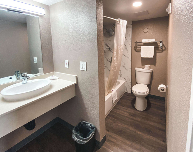 Bathroom 4, Motel 6 West Sacramento, CA, Yolo
