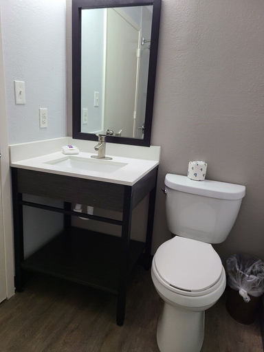 Bathroom 4, Studio 6 Dallas, TX - North - Richardson, Dallas