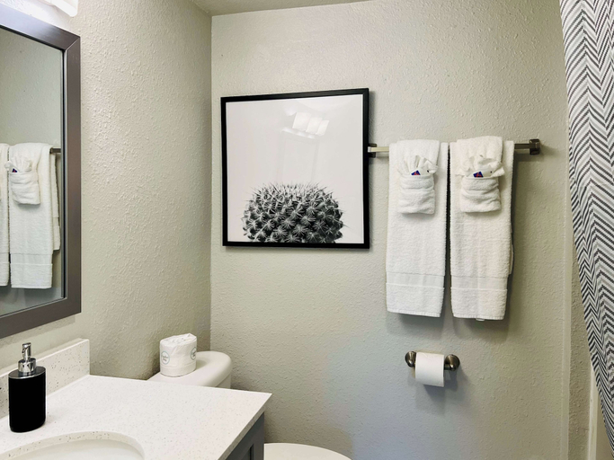 Bathroom 3, Studio 6 Sierra Vista, AZ – Fort Huachuca, Cochise