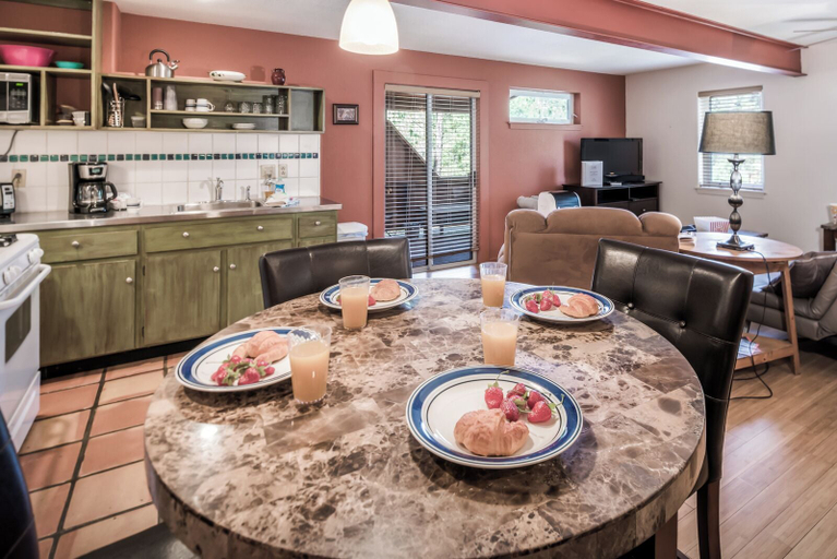 Food & Drinks, El Tigre by Ruidoso Vacation Rentals, Lincoln