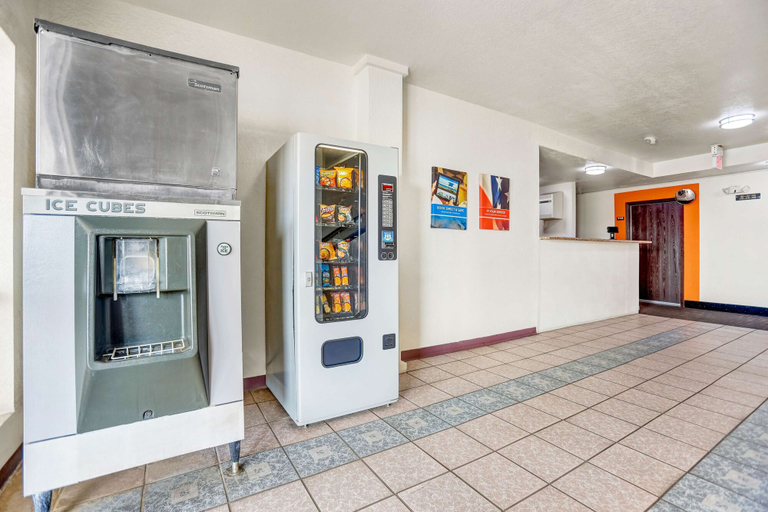 Others 5, Motel 6 Moriarty, NM, Torrance