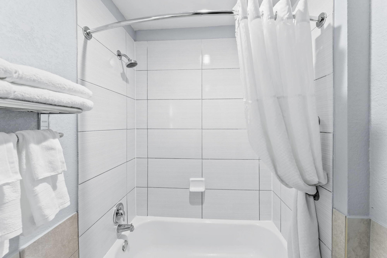 Bathroom 4, Days Inn by Wyndham San Antonio Downtown, Bexar