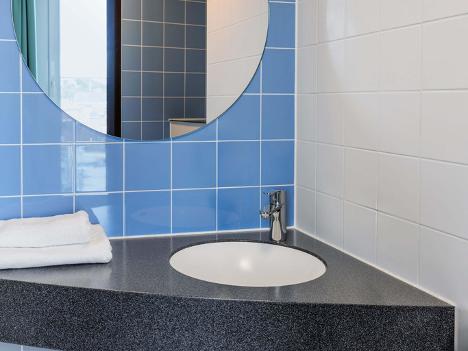 Bathroom 5, B&B HOTEL Fulda-City, Fulda