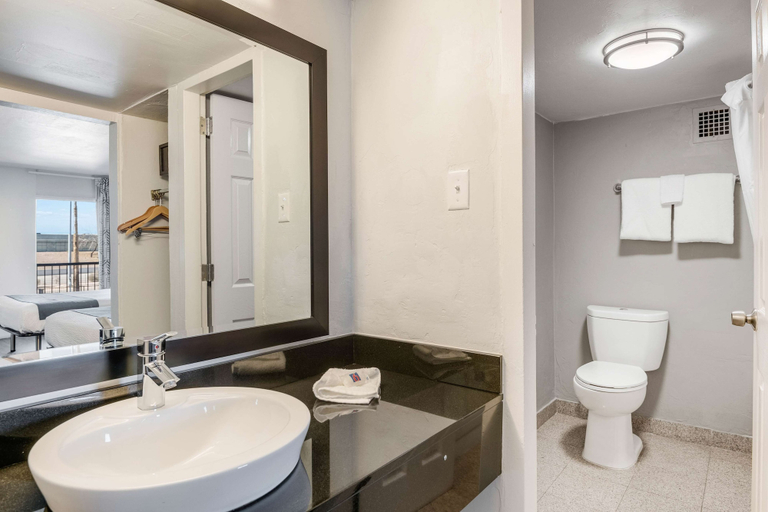 Bathroom 4, Motel 6 Tucson, AZ, Pima