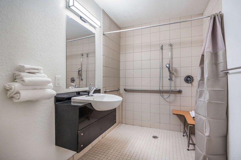 Bathroom 4, Motel 6 College Station, TX - Bryan, Brazos