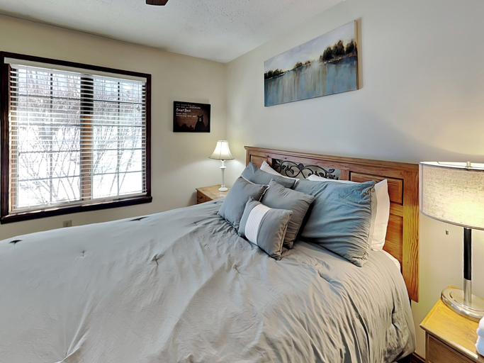 Bedroom 3, Bear Cave Blues by Taylor Made Deep Creek, Garrett
