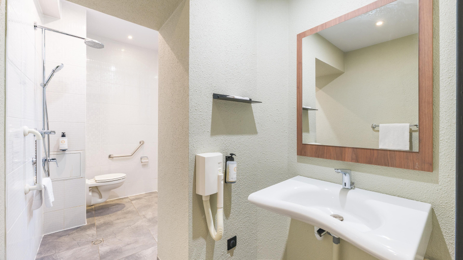 Bathroom 4, Campanile PRIME - Lyon Centre - Gare Perrache, Rhône