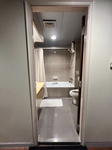 Bathroom 4, Fortuna Hotel, Wattana