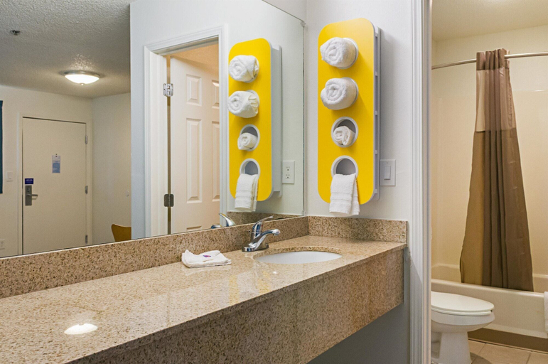 Bathroom 4, Motel 6 Bay Saint Louis, MS, Hancock