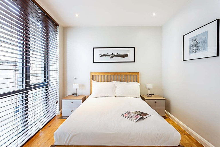 Bedroom 3, Wonderful Holborn Apartment, London