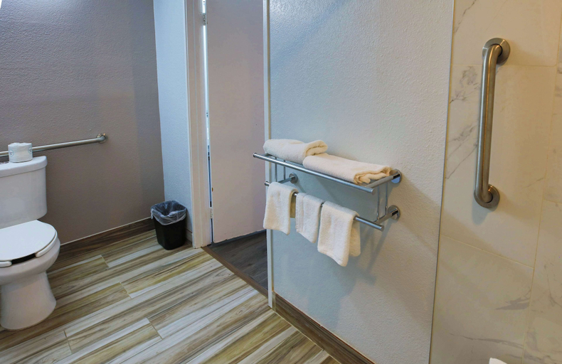 Bathroom 4, Motel 6 Sacramento, CA - North, Sacramento