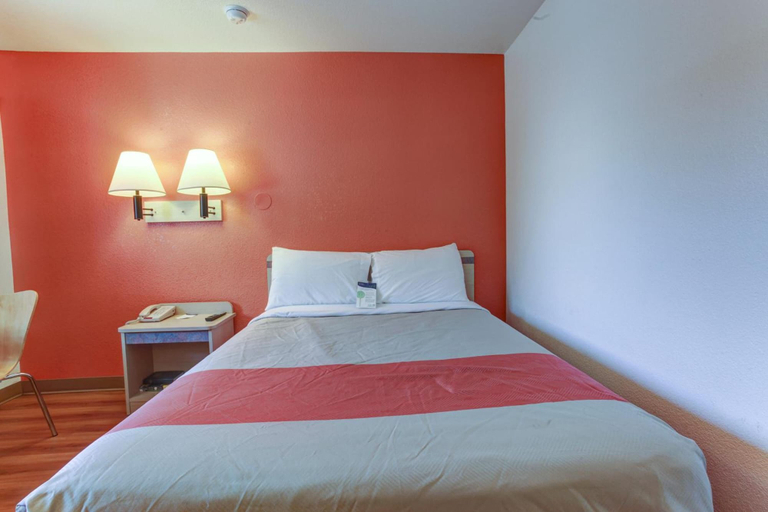 Bedroom 3, Motel 6 Grants Pass, Josephine