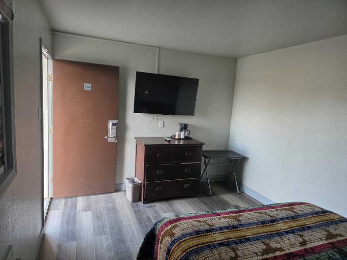 Bedroom 3, Indian Mound Motel, Saint Clair
