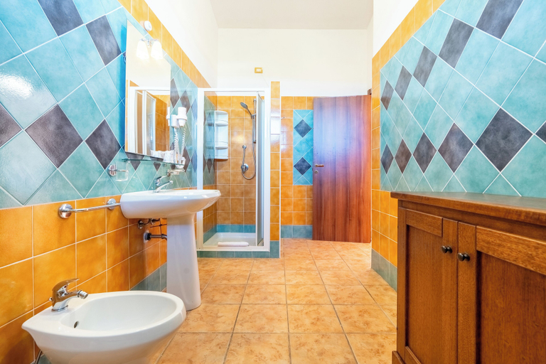 Bathroom 5, Montiruju Hotel, Sassari